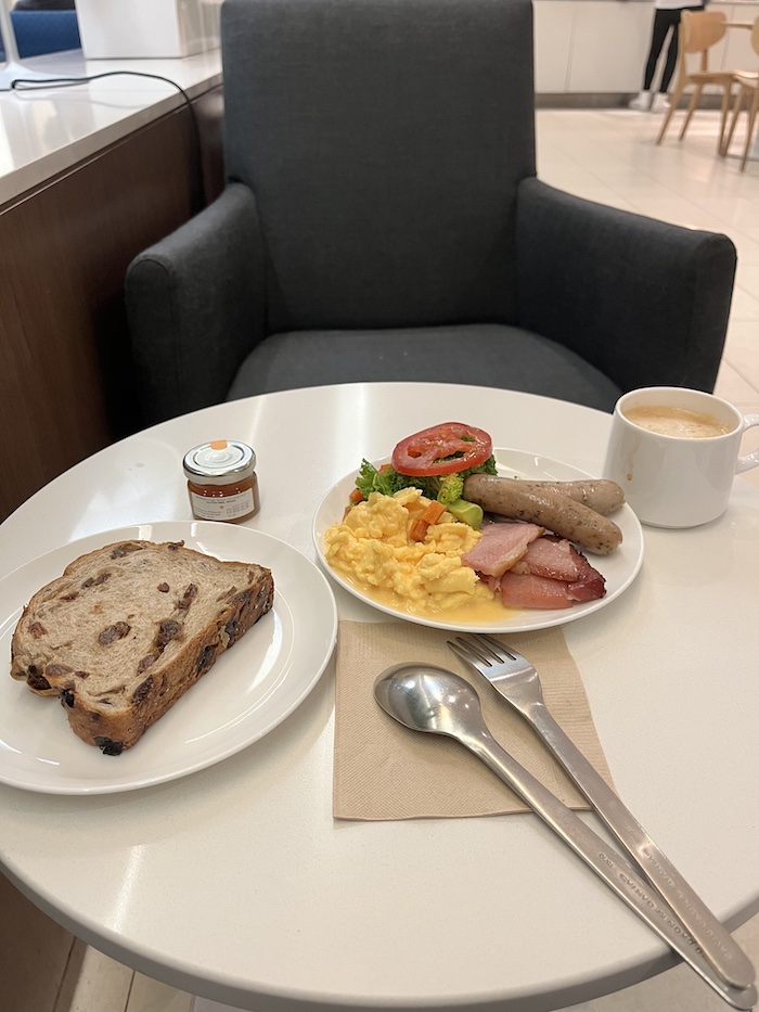 メルボルン　カンタスラウンジ　朝ご飯