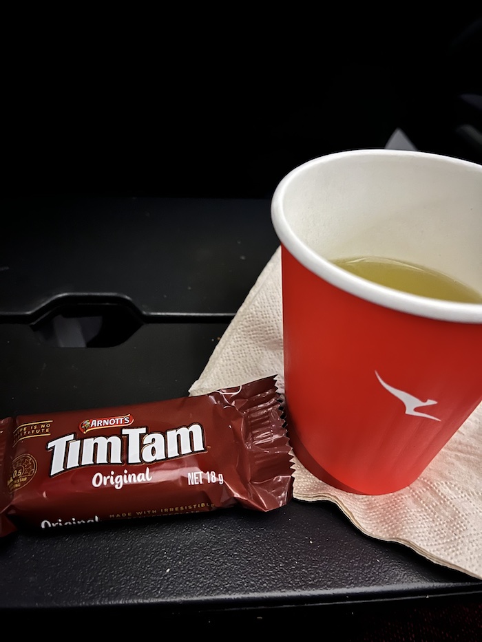 カンタス航空　お茶とtimtam