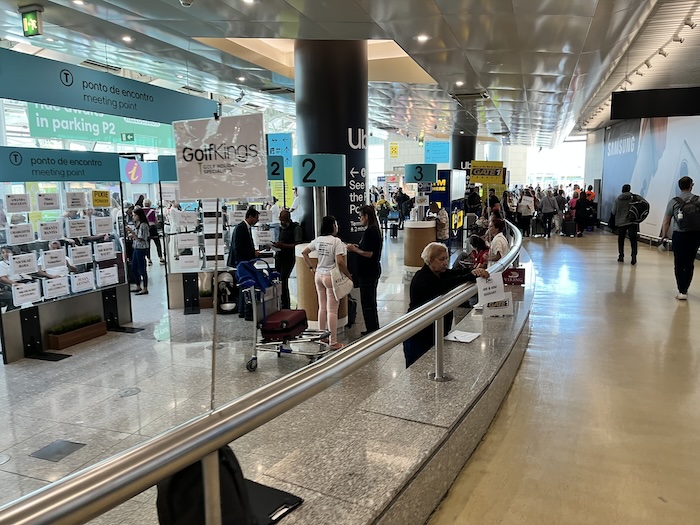 リスボン　ウンベルド　デルガード国際空港　地下鉄方面