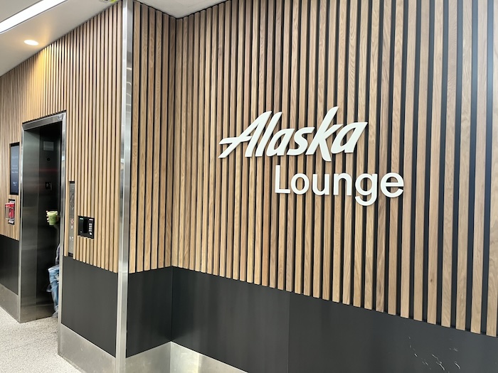 ロサンゼルス国際空港　アラスカラウンジ　入口
