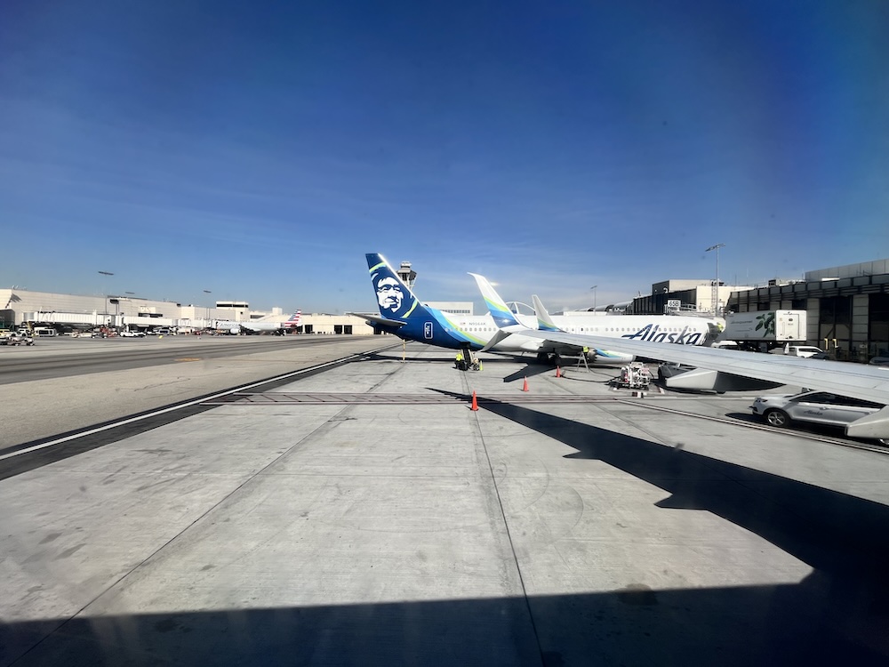 アラスカ航空　ロサンゼルス空港