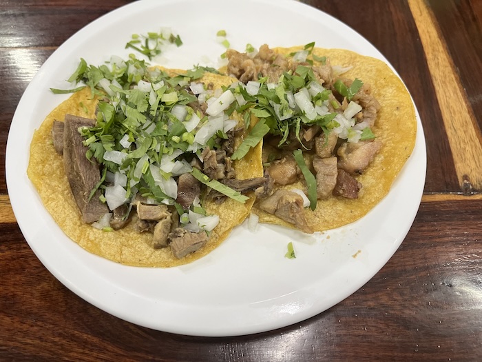 Tacos Rigo 右　suadero 左 lengua