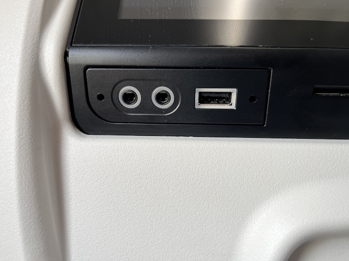 アエロメヒコ航空　B737-8 MAX USB-A