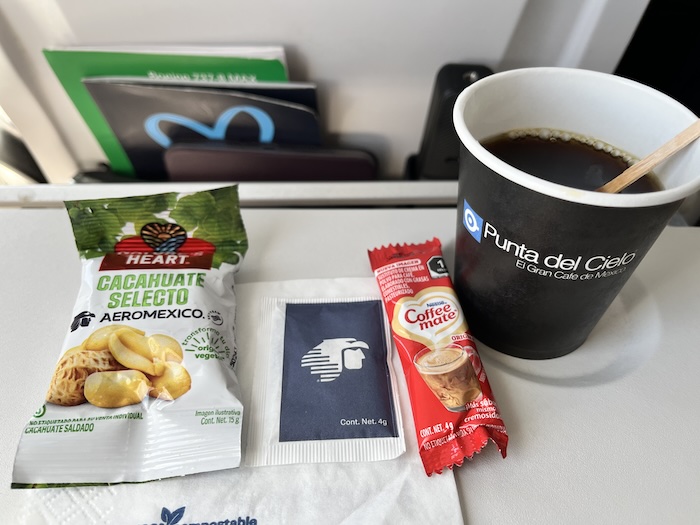 アエロメヒコ航空　コーヒーと軽食