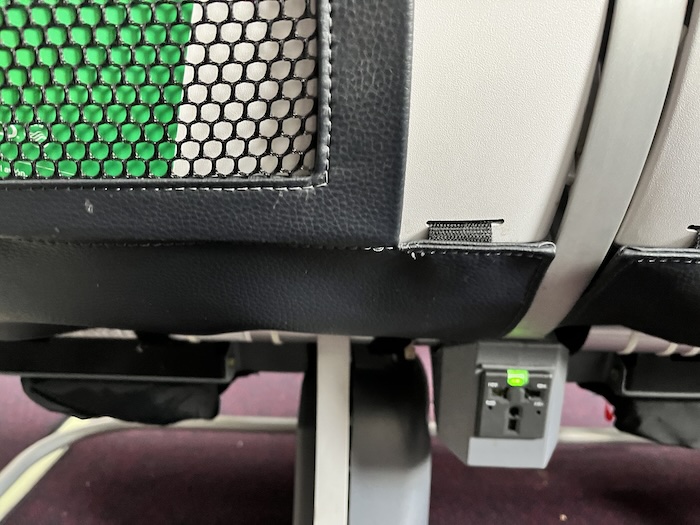 アエロメヒコ航空　B737-8 MAX座席　コンセント