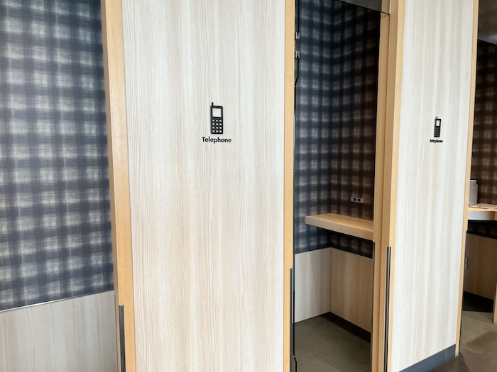 羽田空港第３ターミナル　サクララウンジ　SKY VIEW 電話コーナー