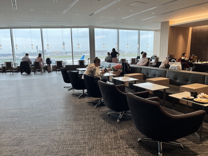 羽田空港第３ターミナル　サクララウンジ　SKY VIEW 入ったところ