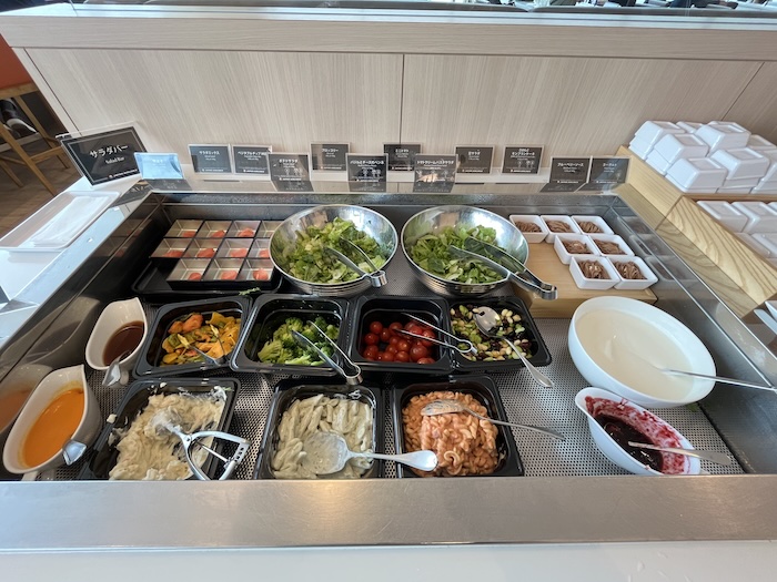 羽田空港第３ターミナル　サクララウンジ　SKY VIEW サラダ