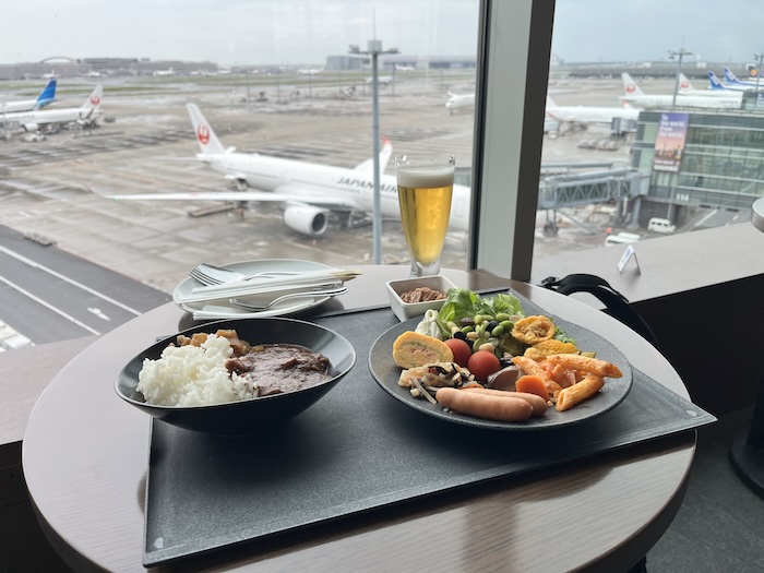 羽田空港第３ターミナル　サクララウンジ　SKY VIEW 長めのいい席