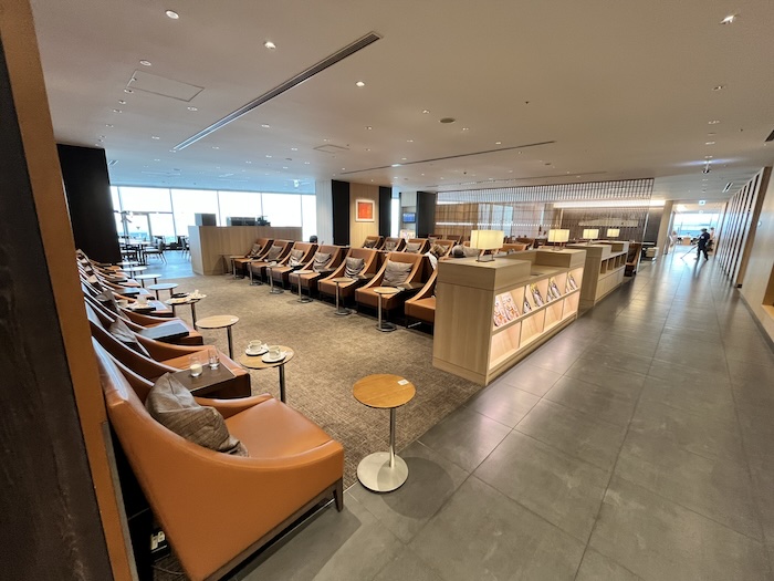 羽田空港第３ターミナル　サクララウンジ　SKY VIEW ソファ