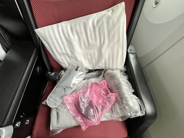 JAL 787-9 プレミアムエコノミー　スリッパ　ヘッドホン