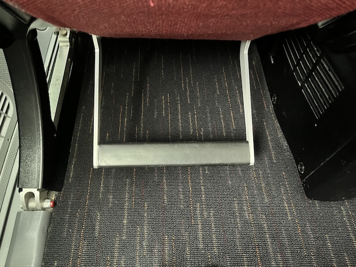 JAL 787-9 プレミアムエコノミー　フットレスト