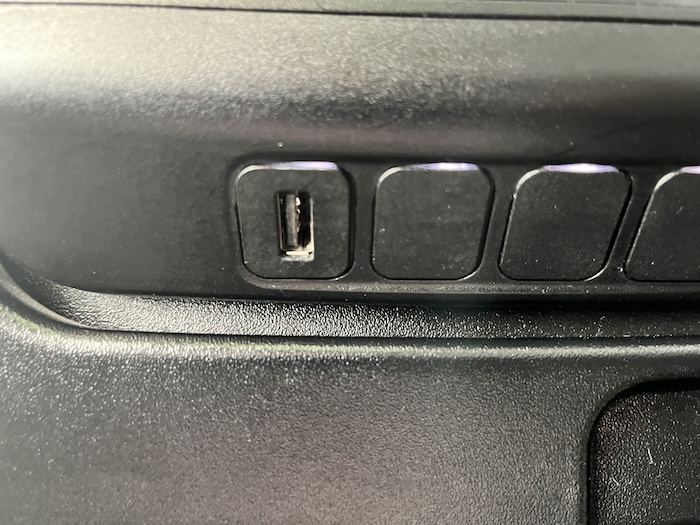 JAL 787-9 プレミアムエコノミー　充電