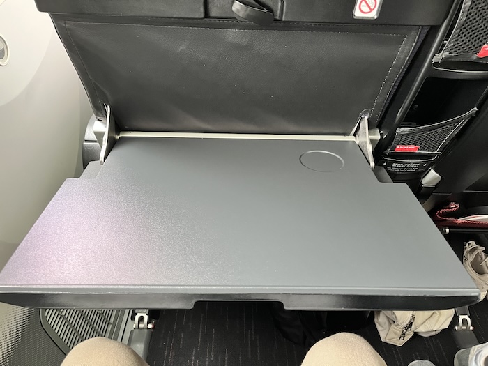 JAL 787-9 プレミアムエコノミー　テーブル