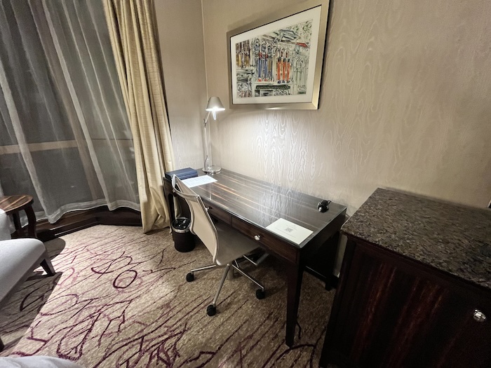 シェラトンタワーズシンガポール　２シングル　机