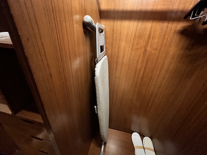 シェラトンタワーズシンガポール　２シングル　アイロン台