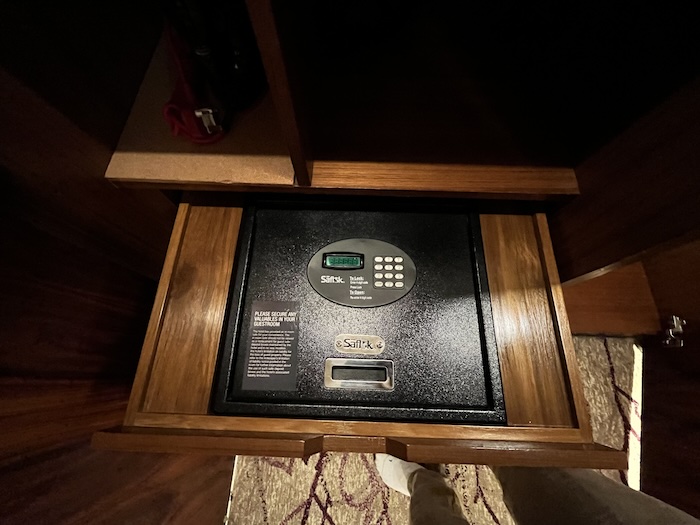 シェラトンタワーズシンガポール　２シングル　金庫