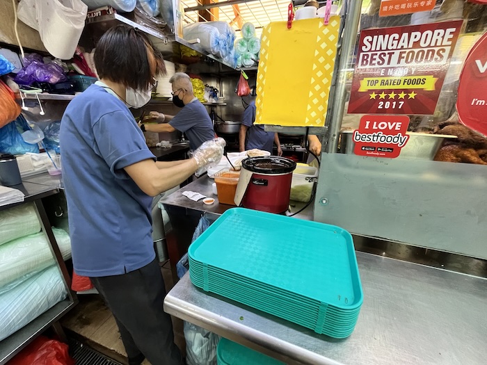 天天海南鶏飯　受け取り口