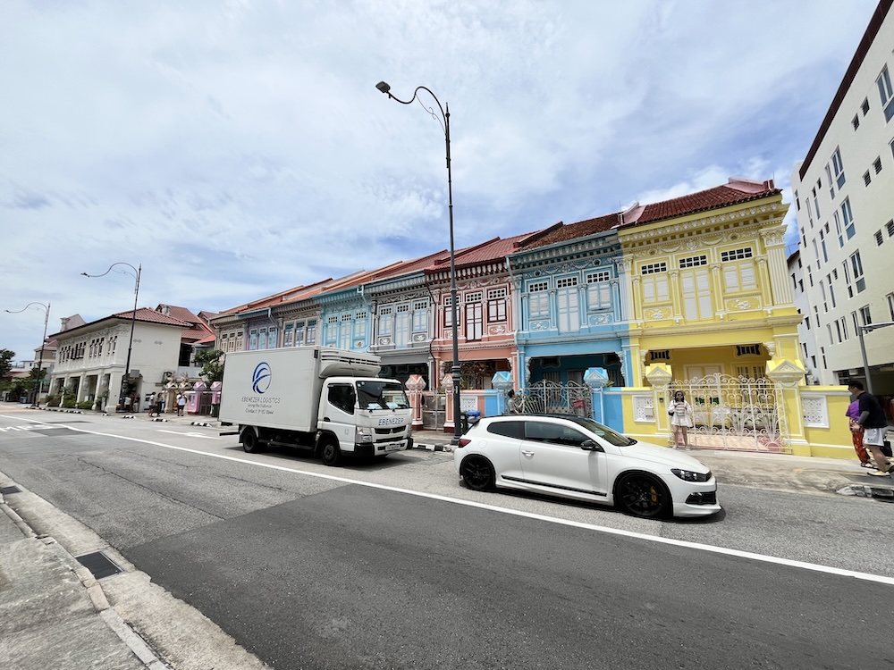 カトン プラナカンハウス　斜めから