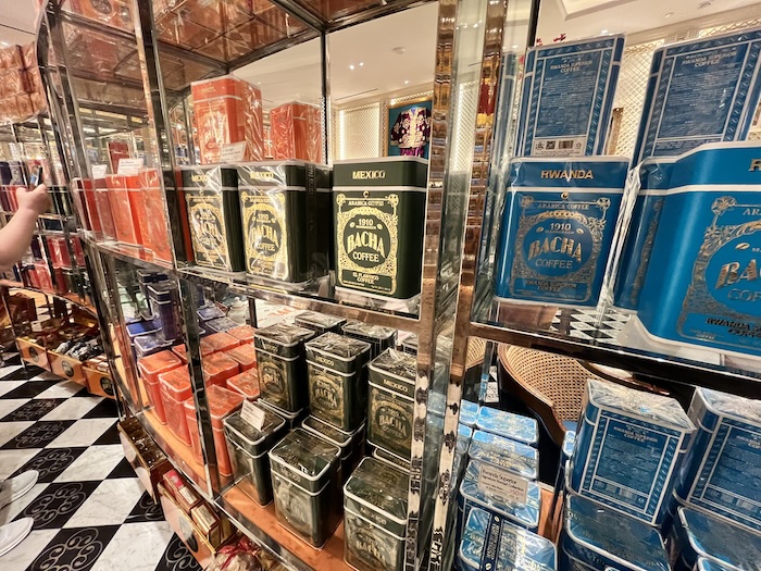 Bacha coffee シンガポール おみやげ　缶