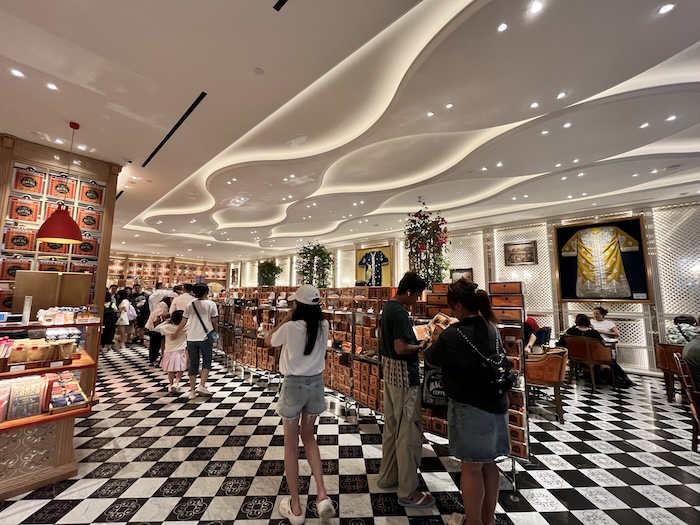 Bacha coffee シンガポール 店内　お土産