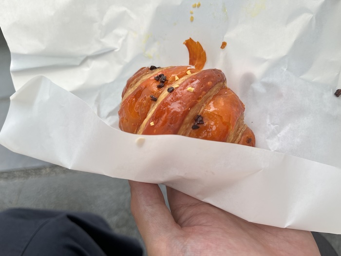 Bacha coffee シンガポール ストロベリークロワッサン