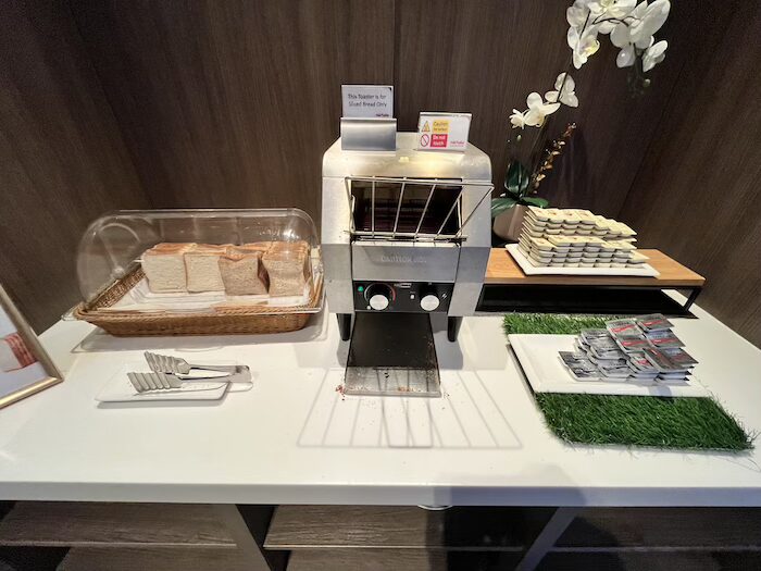Marhaba Lounge パン
