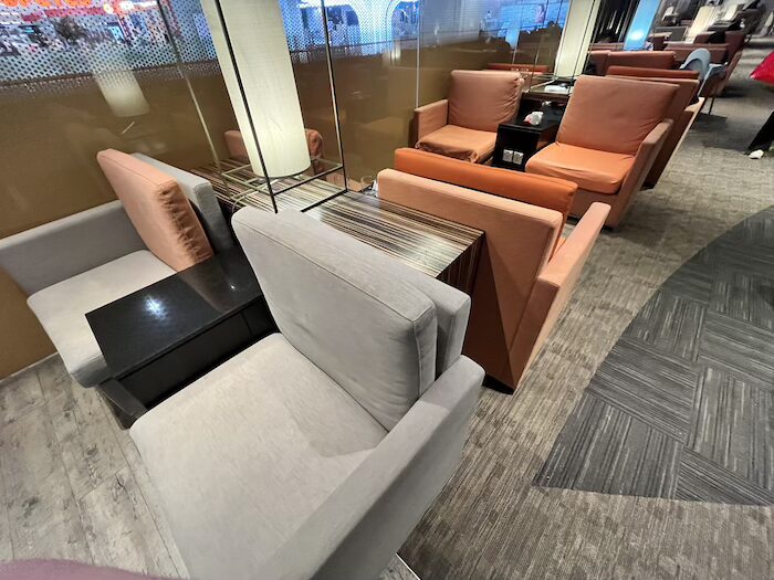 Marhaba Lounge ソファ席