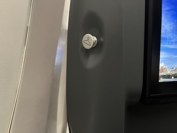 A350-900 クラスJ 洋服掛け