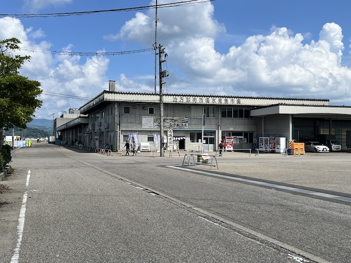 氷見魚市場